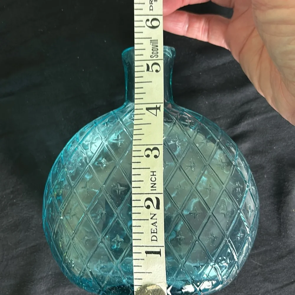 Patterned pinched blown glass decorative decanter vase